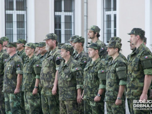 Drbna z místa: Pěší rota brigádního generála Františka Vávry odjela na cvičení Ample Strike 2016