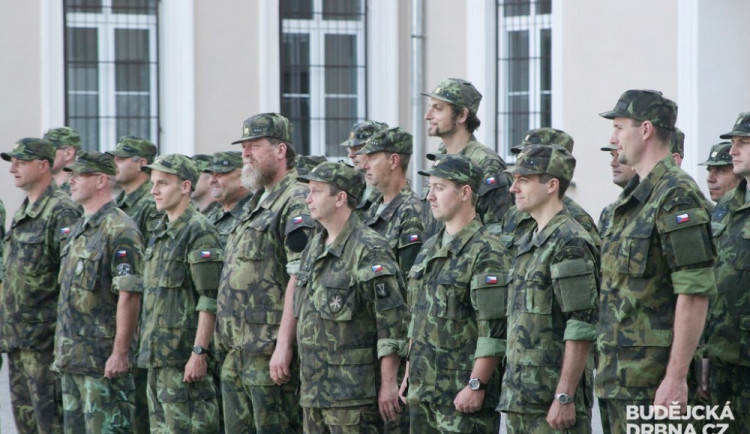Odjezd pěší roty brihgádního generála Františka Vávry na cvičení Ample Strike 2016
