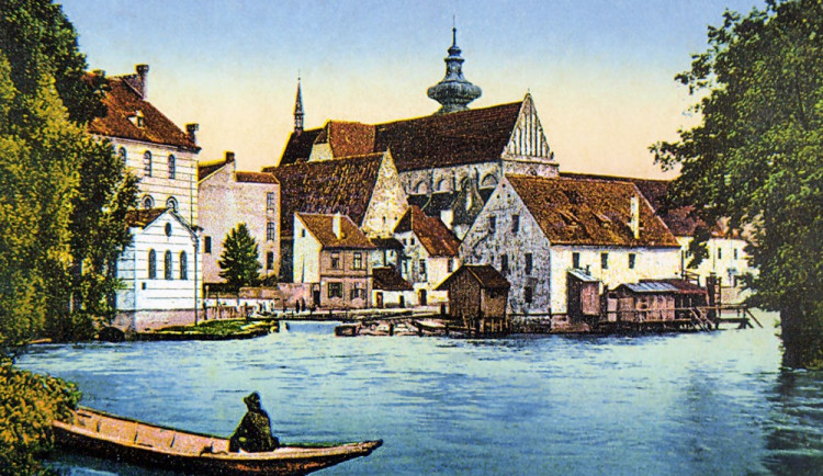 Vltava s vodou Malše proti proudu mezi Předním a Malým mlýnem proti proudu v období c. k.