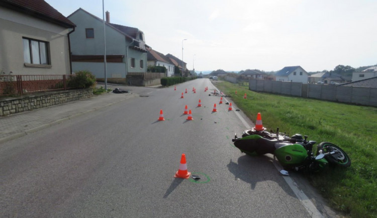 Senior nedal ve Zlivi na kole přednost v jízdě. Po srážce s motocyklem zemřel