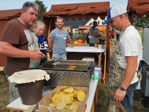 Bramboráčky přímo od výrobců, prý je to dřina