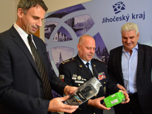 Jihočeský kraj ocenil jihočeskou policii za hlídání bezpečnosti na silnicích
