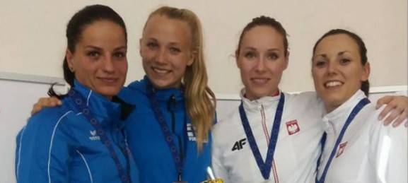 Vlevo je Lucie Veithová z TJ Karate České Budějovice