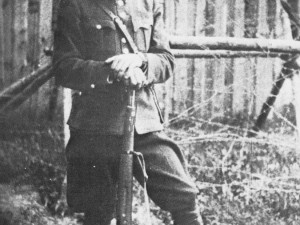 Dozorce finanční stráže Ladislav Krch na stanovišti SOS u Českého Heršláku, krátce před svým zraněním