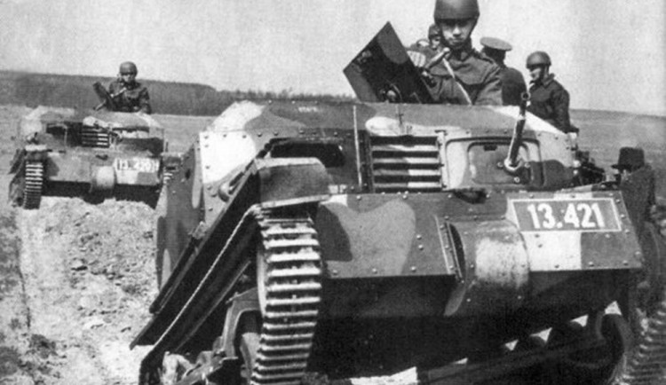 Tančík vz. 33. Uhlíkův oddíl disponoval třemi kusy