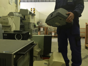 Recyklací elektrozařízení ušetřili v Temelíně tři tisíce litrů ropy