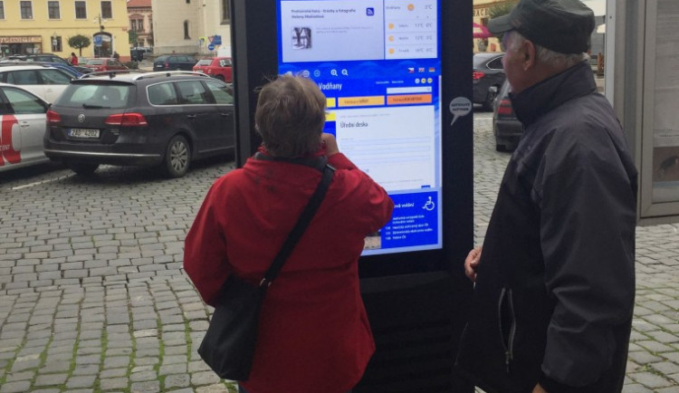 V novém kiosku lidé najdou důležité dokumenty, navigaci nebo i jídelníček v ZŠ