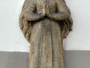 Piaristické náměstí, vchod do kláštera