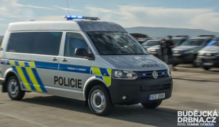 Policie hledá účastníka i svědky nehody
