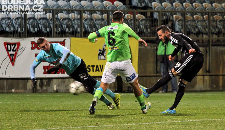 Roman Wermke střílí v 84. minutě druhý gól Dynama