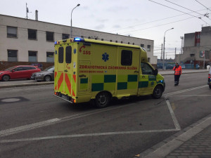 U DOC Mercury bourala sanitka s osobním vozem. Nehoda se obešla bez zranění