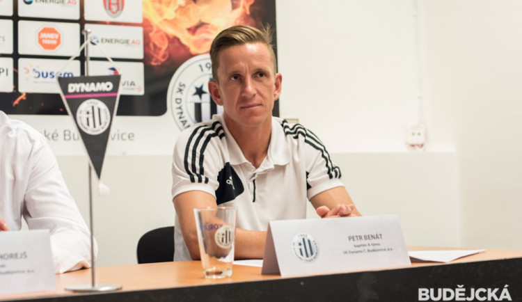Nezájem fanoušků mě mrzí, prozradil kapitán Petr Benát