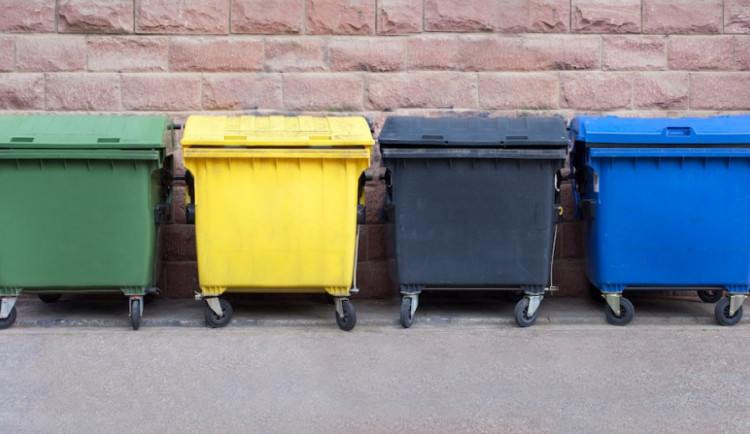 Barevné kontejnery na odpad