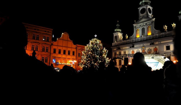 BUDĚJOVICKÝ ADVENT: Zábava začíná. Oficiálně rozsvícením vánočního stromu