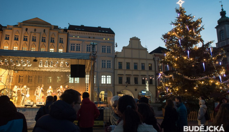 BUDĚJOVICKÝ ADVENT: Neděle patří na náměstí divadlu