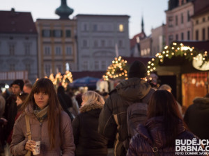 BUDĚJOVICKÝ ADVENT: Dnes Zpěváčci z Arpidy a kapela Pěšáci