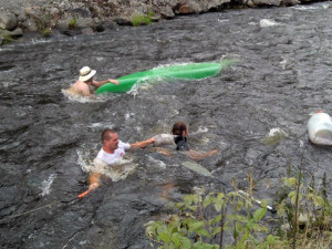 Pomoc záchranářů na vodě