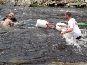 Pomoc záchranářů na vodě