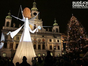 BUDĚJOVICKÝ ADVENT: Na náměstí přiletí z nebe anděl, pak bude Ztracený