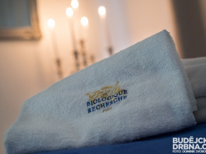 Udělejte radost své ženě a darujte jí k Vánocům poukaz do salonu StudioCare