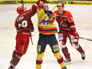 Střelci jediné frýdecké branky Davidu Klimšovi chybí v tomto souboji s Martinem Mazancem několik centimetrů