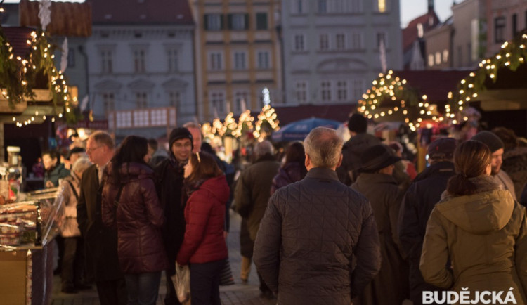 BUDĚJOVICKÝ ADVENT: Naked Professors a Marcela Holanová taháky sobotního programu