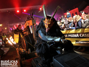 Ulicemi města projelo i několik povozů