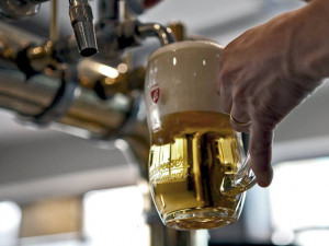 V hospodách v jižních Čechách a na Vysočině se pije rychlostí jedno a půl piva za hodinu