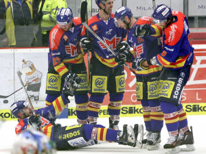 Vladimír Škoda (na ledě) v 59. minutě vyrovnal