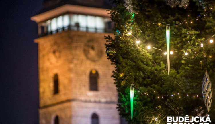 KULTURNÍ TIPY: Veselé kulturní Vánoce vám přeje Budějcká Drbna!