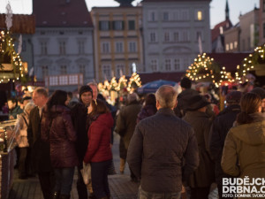 BUDĚJOVICKÝ ADVENT: Country a folk – ve středu zazáří Nezmaři