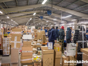 Předvánoční ruch v depu PPL