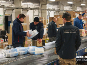 Předvánoční ruch v depu PPL