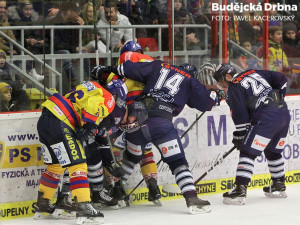 Přetlačovaná za brankou Benátek