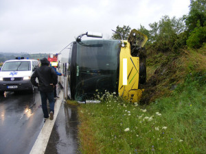 Kriminalisté stíhají řidiče autobusu, který loni v červenci havaroval u Písku
