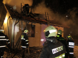 Požár chatky v Miroticích