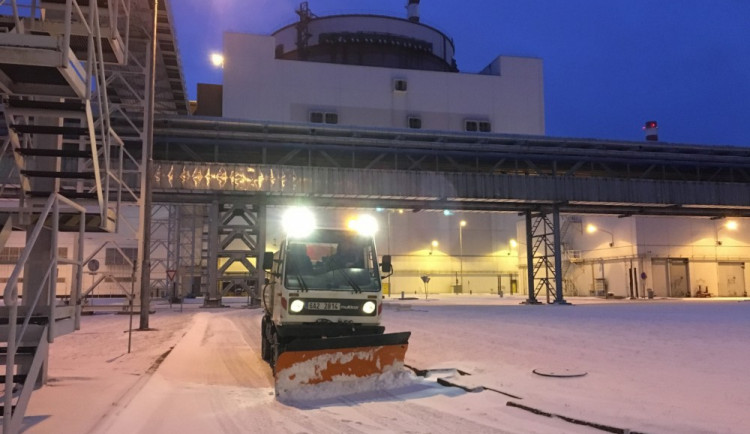 Mrazivé počasí provozu Temelína svědčí, i tak se ale energetici na něj musí připravit
