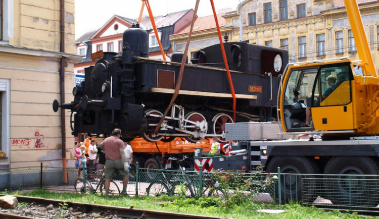 Stěhování lokomotivy 310 (mašinky či kafemlejnku) dne 4. září 2009 z Budějc do Lužné.