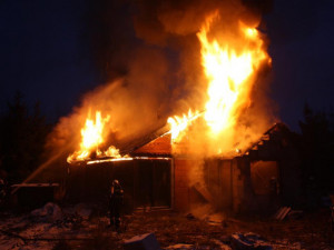 Požár rozestavěného domu v obci Dasný