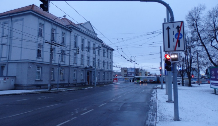 Frekventovaná křižovatka Husovky a O. Nedbala prošla úpravou semaforů. Zlepší se průjezdnost