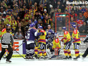 Na konci zápasu se hrálo spíše před budějckou klecí