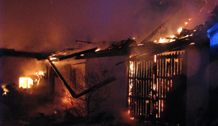 Požár stavení v obci Dub