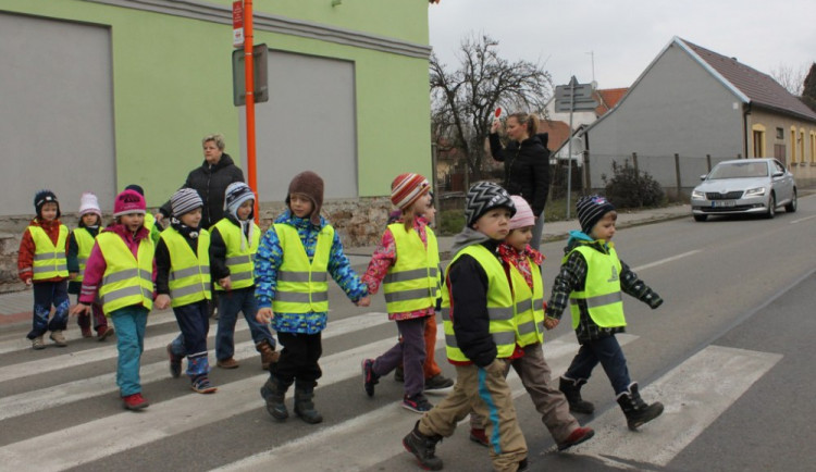 Nové osvětlení zvýšilo loni bezpečnost chodů na přechodu v Hrdějovicích