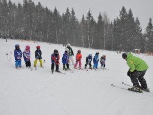 Dětská škola lyžování a snowboardingu pod vedením Jiřího Járy odstartovala 14. ledna