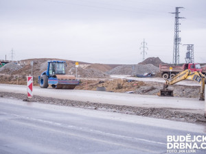 Doprava u Veselí nad Lužnicí vede po části nové D3