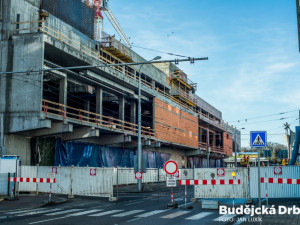 FOTO: Stavba IGY 2 uzavřela na dva měsíce Pekárenskou ulici