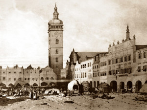 Na náměstí proti hotelu U stříbrného zvonu městská rada 12. ledna 1928 povolila zřízení benzinové stanice