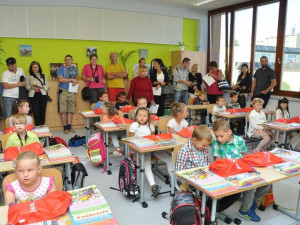 HURÁ DO ŠKOLY: Hitrádio Faktor obdarovalo tisíce prvňáčků!