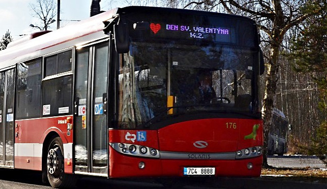 Trolejbusy v Budějcích vozí valentýnské vzkazy