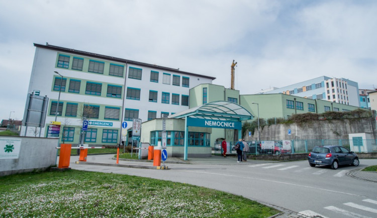 Jindřichohradecká nemocnice od středy ruší zákaz návštěv